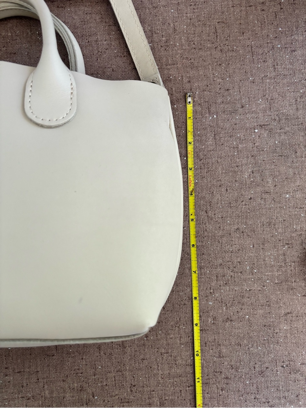 Portland Leather large raindrop Crossbody bag. - Picture 13 of 14